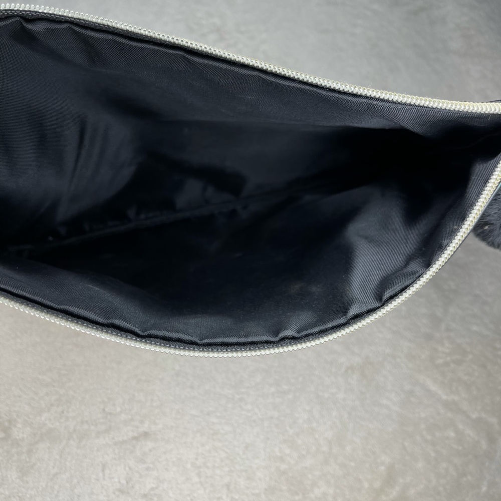 POUCHES - Picture 5 of 13